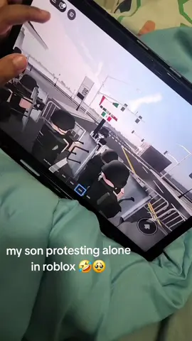 he wanted to join & he's all lonely protesting🥹❤️ since i don't want to expose him to any danger  #roblox #proudofmyson #fyp #foryou #foryoupage #robloxfyp #united #nohumanisillegal 