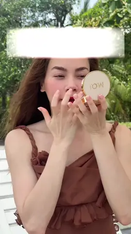 BỘ 3 BÍ KÍP HÀ HỒ THƯỜNG DÙNG KHI ĐI BIỂN! Bà nào chuẩn bị đi biển chơi nhưng sợ nền xuống tông, môi lem son hay mắt nhem nhuốc thì đừng lo. Chọn ngay combo của chị đẹp Hồ Ngọc Hà: Premium Cushion để che phủ khuyết điểm, Mascara Ống Thép nâng đôi mi giúp đôi mắt tinh anh sáng bừng và son Cotton Candy màu #08 cho đôi môi rạng rỡ dưới nắng biển.  Chọn ngay còn chần chừ gì nữa các nàng ơi? Thử ngay bí kíp này để có thể chơi hè thoả thích nàng nhé! #moicosmetics #hongocha #makeuphe #makeup #trangdiem #lamdep #BeautyTok #xuhuong #fyp #laohoa 