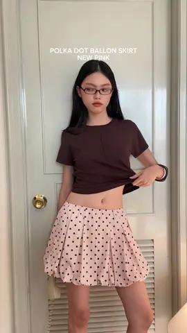NEW PINK | POLKA DOT BALLON SKIRT 🍥 กระโปรงบอลลูนสีชมพูจุดดำ สม็อคเอว ความยาวกำลังดี ผ้าลื่นเย็นสบายใส่ง่าย #chuuchop #chuugirls #ชูช็อป #fyp #กระโปรงบอลลูน #ballonskirt #ลายจุด #polkadot  