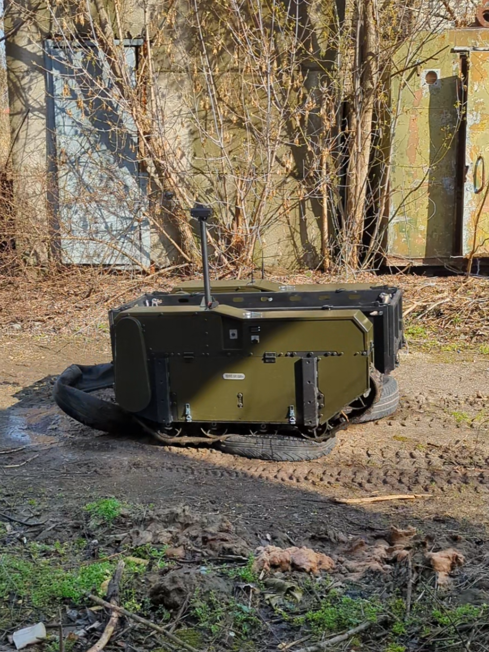 BRO-L2.2 ░ ░ #ugv #наземнідрони #наземнийдрон #гусеничнідрони #гусеничнийдрон #гусеничнаплатформа #drone #drones #trackedplatform #robot #robotics #engineering #mechatronics #technology #mobilerobot #mobilerobotics #ibuildrobots #engineering #minirobot #minirobots #trackedrobot #tac #tactical #roboticsengineering #mechanicalengineering #electricalengineering #trackedmachine #trackedvehicle #allterrain