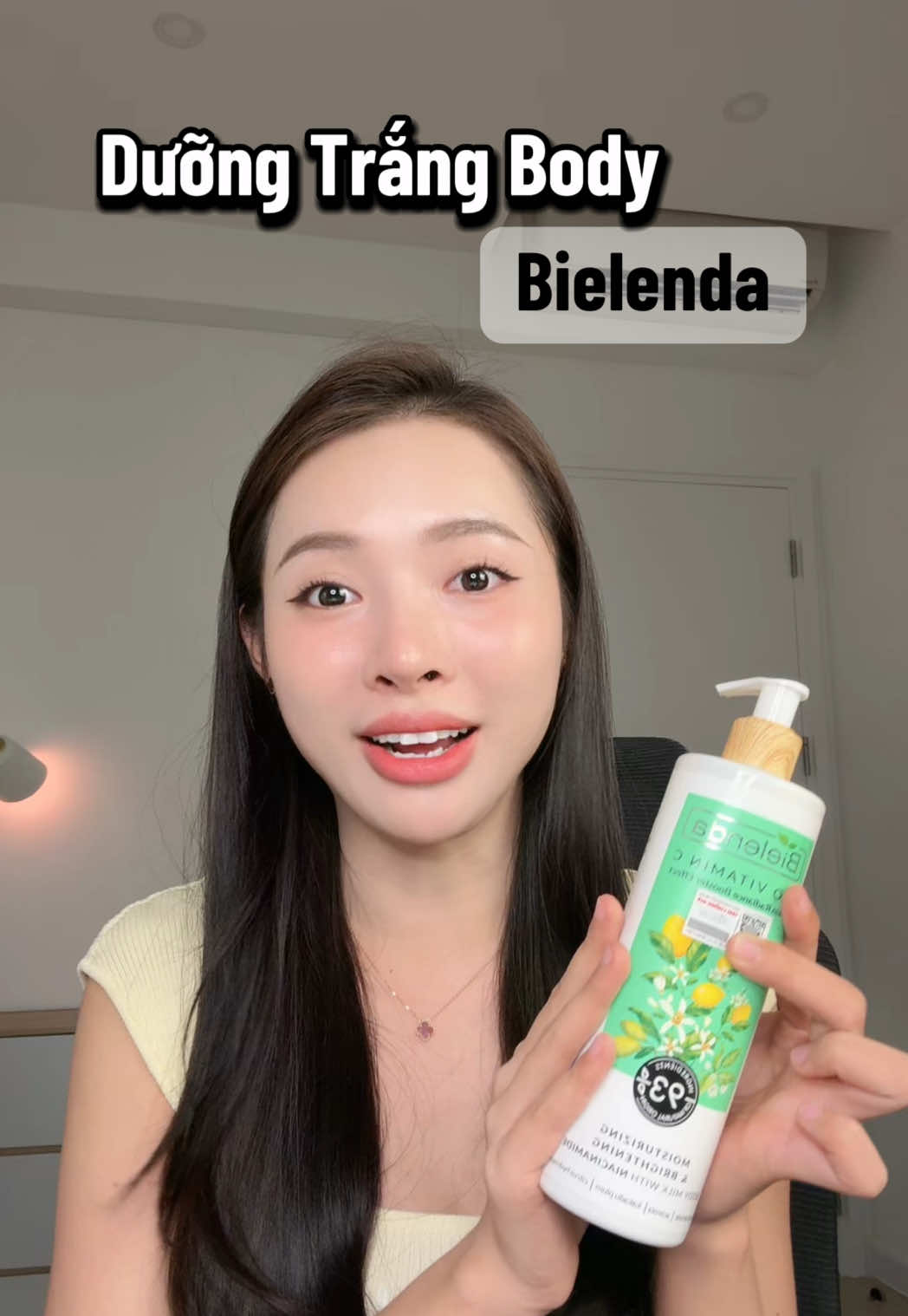 Dưỡng trắng body được nhiều người khen lắm #xuhuongtiktokkk #xuhuong #kembody #kemduongda #kemduongdabody #kemduongtrang #kemduongtrangda #kemduongtrangdabody #bielenda #suaduongthe #suaduongthetrangda #vananhonni 