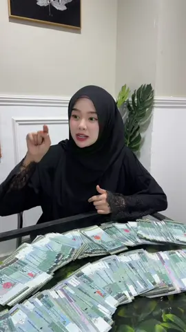 Packing secara live parcel akak . Semoga rezeki besar yang mana tengah tengok Insyallah 🤲🏻