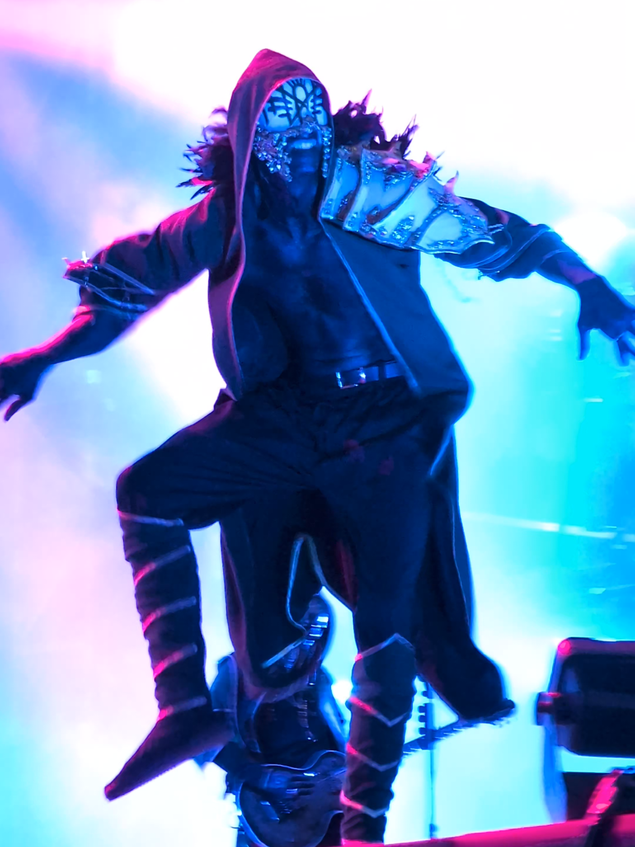 Shake, That, Ass.  . . . #downloadfestival #sleeptokenband #sleeptokenworship #eveninarcadiasleeptoken #sleeptoken 