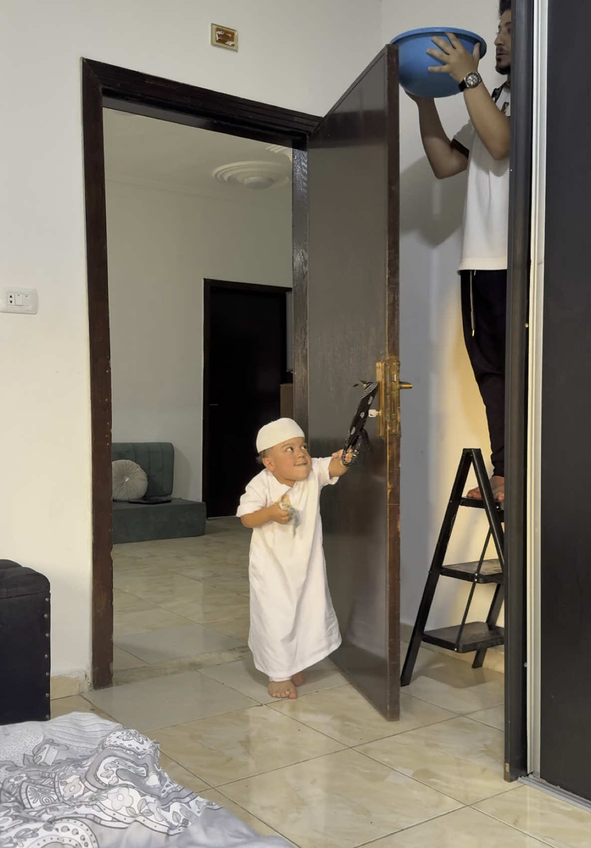 عزات فكر حالو اذكى من يحيى بس يحيى هالمرة طلع اذكى😂😂😂 #يحيى_الزعبي 