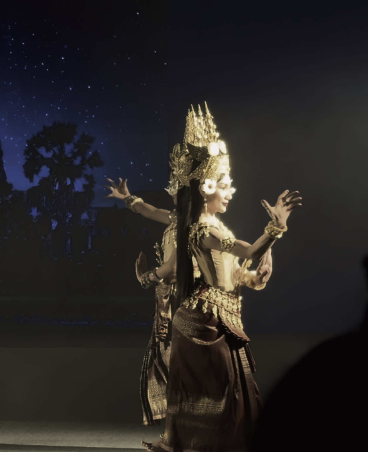 Apsara dance is a traditional Cambodian dance form, also known as Khmer Classical Dance #khmer #cambodia #មនុស្សម្នាក់ផ្សព្វផ្សាយតំបន់ទេសចរណ៍មួយ #apsara 