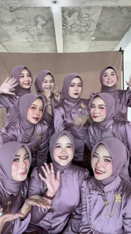 #bridesmaids #onduty #bridesmaidmauve #mauvegown #wedding #burgundy #bridesmaiddresses #gaunbridesmaid #kebayajanggan #kebayajanggansatin #fyp