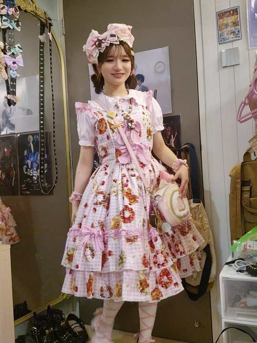 Konbini coord!! 🎀🍰 @konbini.sg  #07 #wlw #wuhluhwuh #japanesefashion #eglfashion #egl #vkei #lolitafashion #sweetlolita #konbini #sg #jfashion #kawaiifashion 