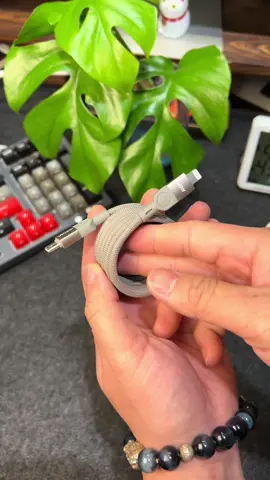 Gấp gọn tiện lợi #tomobox #tomobox77 #VigearCable #CápVigear   #MagneticCable #CápTừTính   #FoldableCable #GấpGọnTiệnLợi   #35WFastCharge #SạcNhanh35W   #TypeCtoLightning #C to Lightning   #TravelFriendly #MangTheoTiệnLợi   #CableGoals #CápChuẩn   #NoTangleCable #ChốngRối 