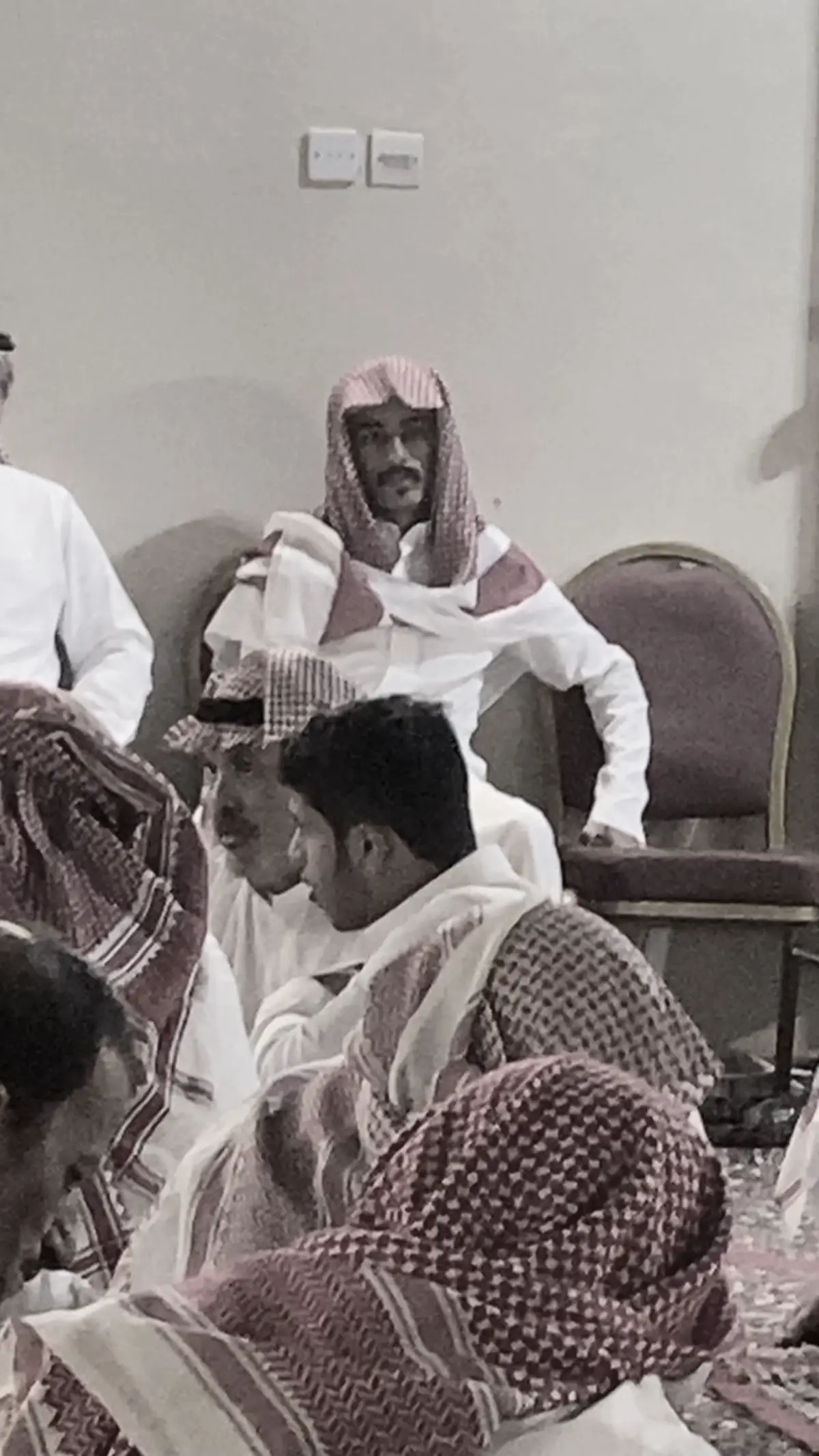 اكلت عمري بالندم والتحاسيف  وخسرت في زهرة شبابي شبابي  لا قلت صدي ياسهوم الصواديف  قالت وش اجمل من صدورالمرابي  جريح الدنيا ماجت لي على الكيف  وسكرت من بعض المشاريه بابي  العين صدت عمد والخاطر معيف  عن الظنون اللي سعت في عذابي  لو العتب يرضي شفوف الملاهيف  ازعجت نجد بكبرها في عتابي