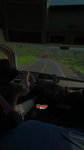 Deixa eu viver...😮‍💨❤️ #deixaeuviver #caminhao #arrocha #simonemorena #tipografiasmusicas #viral #fyp 