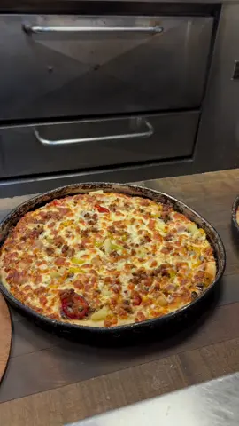 Matt’s Pizza, hot and spicy #pizza #pizzeria #mybanff #yummy #yummypizza #banffrestaurants #yum #banffrestaurant #instapizza #pizzalover #pizzamania #Foodie #foodgram #carlitospizzariabanff 