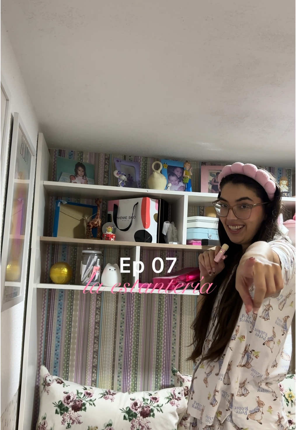 La limpieza integral de mi cuarto 🧹 ep 07 - la estantería 🖼️ ig: amandasanchezgar #limpieza #organizacion #limpiezadelhogar