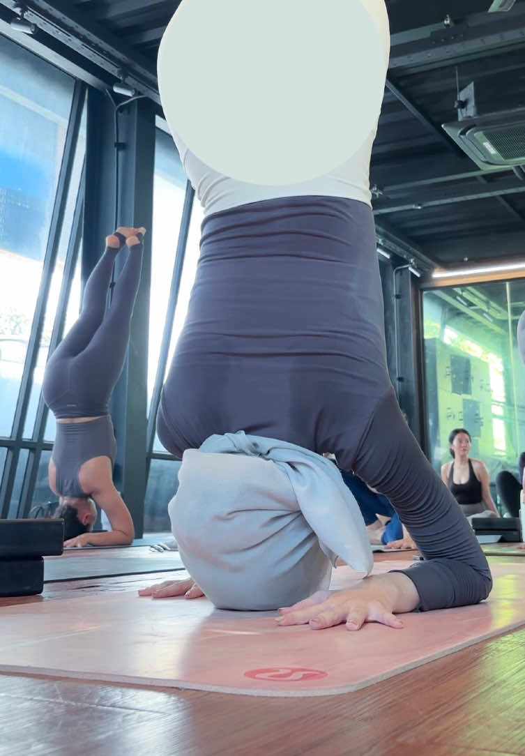 morning #yogapractice to start the day 🤍  