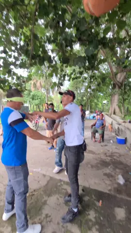 Ya comenzó la celebración del día del Padre en los pueblos vivos 🤣... #elsalvador #vidadelcampo #diadelpadre 