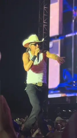 Kid Rock Cowboy #rockthecountry #musicfestival #kidrock #chillinthemost