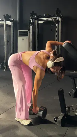 Let’s hit the gym girls💅🏼 Let’s get ready to smash a brand new week of training and being on our way to reaching our goals🤝🏼  Wearing new @oneractive launching 17/06 🤭💕🎀🩷  #gym#gymvlog#Fitness#fitspo#motivation#gymgirl 
