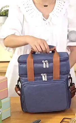 A melhor bolsa térmica que você vai usar! 🔥👜 Leve sua comida com estilo e praticidade! 👉 Mantém quente e frio separados 👉 Ideal pra marmita, frutas, bebidas 🎨 Cores disponíveis: azul, cinza, preto 🛒 Peça a sua agora — comenta “EU QUERO” ou chama no direct! #bolsatérmica #marmita #piquenique #bolsapráctica #vidasaudável 