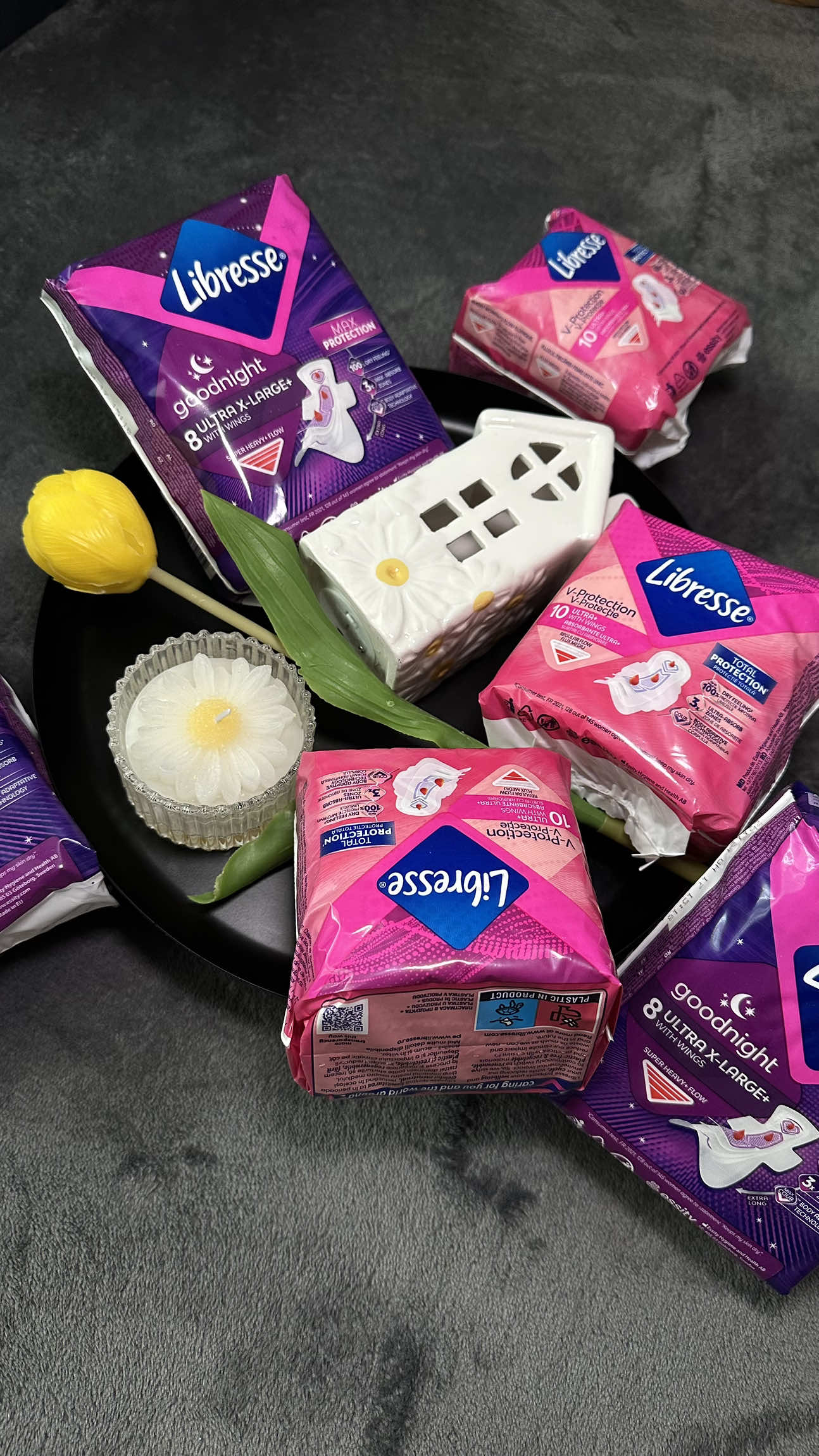 Tu ai incercat gama Libresse Ultra? •Ultra Normal: - se adapteaza corpului - cele 3zone (fata, centru si spate) te protejeaza indiferent de flux - absorbtie ultra •Goodnight Ultra X-Large: - forma unica mai lata in fata si spate - fixare perfecta pe lenjerie cu 2 randuri de aripioare - protectie continua- se adapteaza corpului si ramane fixat pe lenjerie. #heyoclub @HeyoClub 