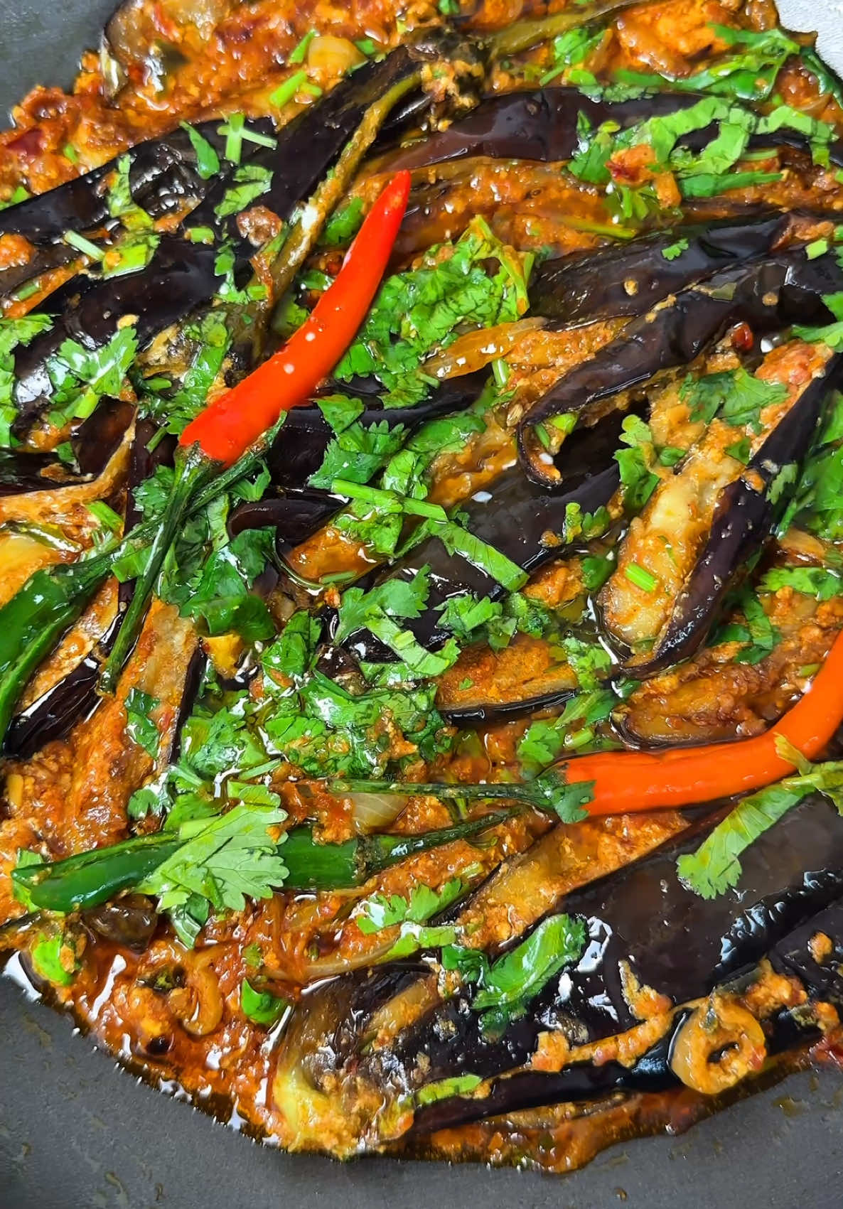 Brinjal curry…Honestly, once you try this recipe, you’ll want to make it again and again! Try it now — you’ll thank me later!😍#bringal #brinjal #eggplant #curry #bestrecipes #cooking #for #cookingtales11 #trendiing #viraltiktok #fyp #dubai 