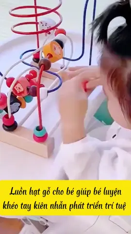 Luồn hạt gỗ cho bé giúp bé luyện khéo tay kiên nhẫn phát triển trí tuệ #dochoitreembinbon #dochoitreem #dochoichobe #dochoigo #dochoigothongminh #dochoigochobe 