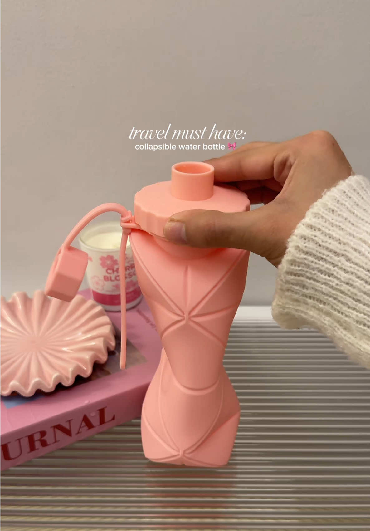 collapsible/foldable water bottle perfect for traveling 🌷💫  #waterbottle #bottle #tumbler #tumblersoftiktok #foldable #pink #musthave #fyp #viral #trending 