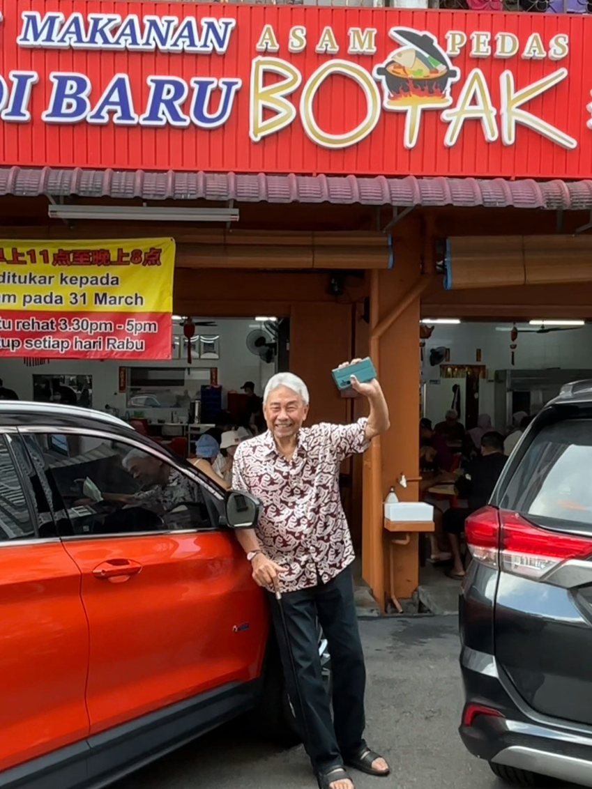 I was told that the Agong and PMX were here a few months ago...so l had to try their famous asam pedas on my last day in JB. I wasn't disappointed at all.