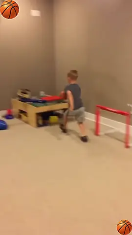 😂😂😂#fyp #tiktok #funny #prank #😂😂😂 #scareprank #bastketball 