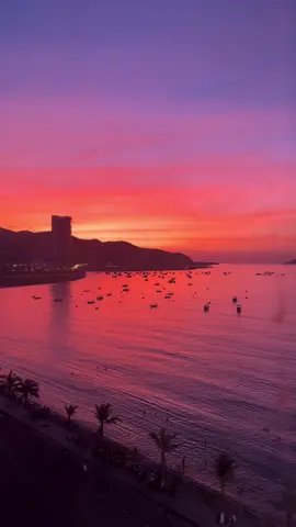Có hẹn với nha trang #binhminh #Summer #xuhuong #muahe #nhatrang #vinworders 