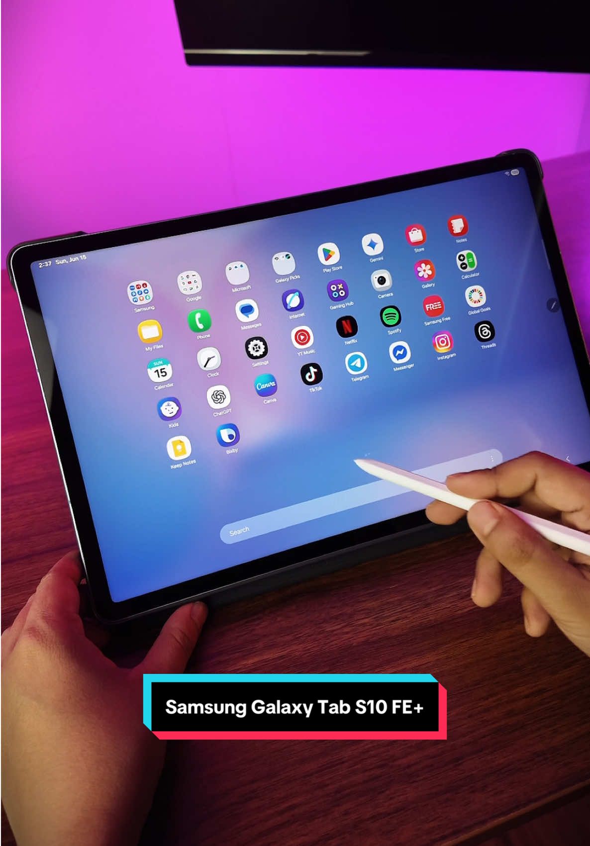 Samsung Galaxy Tab S10 FE+ ni dah jadi peneman aku tengok movie, besar macam ni baru puas ! Siap ada IP68 so by logic water resistance 😮‍💨 @Samsung Malaysia  #eizuwan #fulamak #GalaxyTabS10FE  #GalaxyTabS10FE+ #tablet #gadget