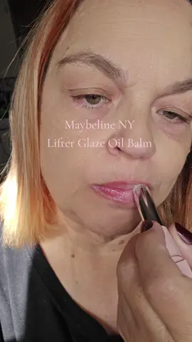 Leave my lips moisturized and shiny for 24 hours. #lifterglaze #maybellinepartner @Maybelline NY #moistlips #maybeline #hyaluronicacid #moisturizingshine #lipbalms #lipgloss 