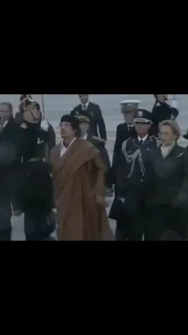 سيبقى القائد الشهيد معمر القذافي حيًّا في ذاكرة الشعوب، يسكن سفر الخلود، مكللًا بمجد أمةٍ حملت الرسالات العظيمة، رجلٌ لم يكن عابرًا في التاريخ، بل سطّر فيه مواقف لا تزول، كان أيقونة نضال، وصوتًا جهورًا في وجه الهيمنة والظلم. معمر القذافي، ليس اسمًا فقط، بل رمزٌ عالمي للكفاح من أجل حرية الإنسان، سيظل أبدًا حاضرًا في ضمير من آمنوا بالتحرر والسيادة والكرامة. فمن حمل قضايا أمته، وواجه العالم بجرأة، لا يُمحى، بل يُخلَّد في الوجدان والكتب، وفي قلوب الأوفياء.