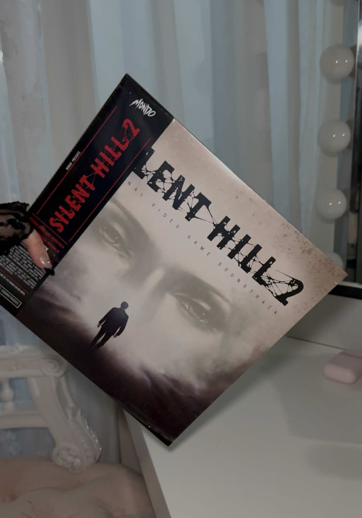 ig : ivulet ♡ | unboxing the silent hill 2 limited edition vinyl ໒꒱ ‧₊˚  finally got my hands on the silent hill 2 original soundtrack vinyl … she’s finally here and she’s gorgeouss, i’ve been looking for it for sooo long and im really glad i found it!! ♡ #unboxing #whitsetup #vinyl #silenthill2 #fyp #explore #aesthetic #sh2 #♡ 