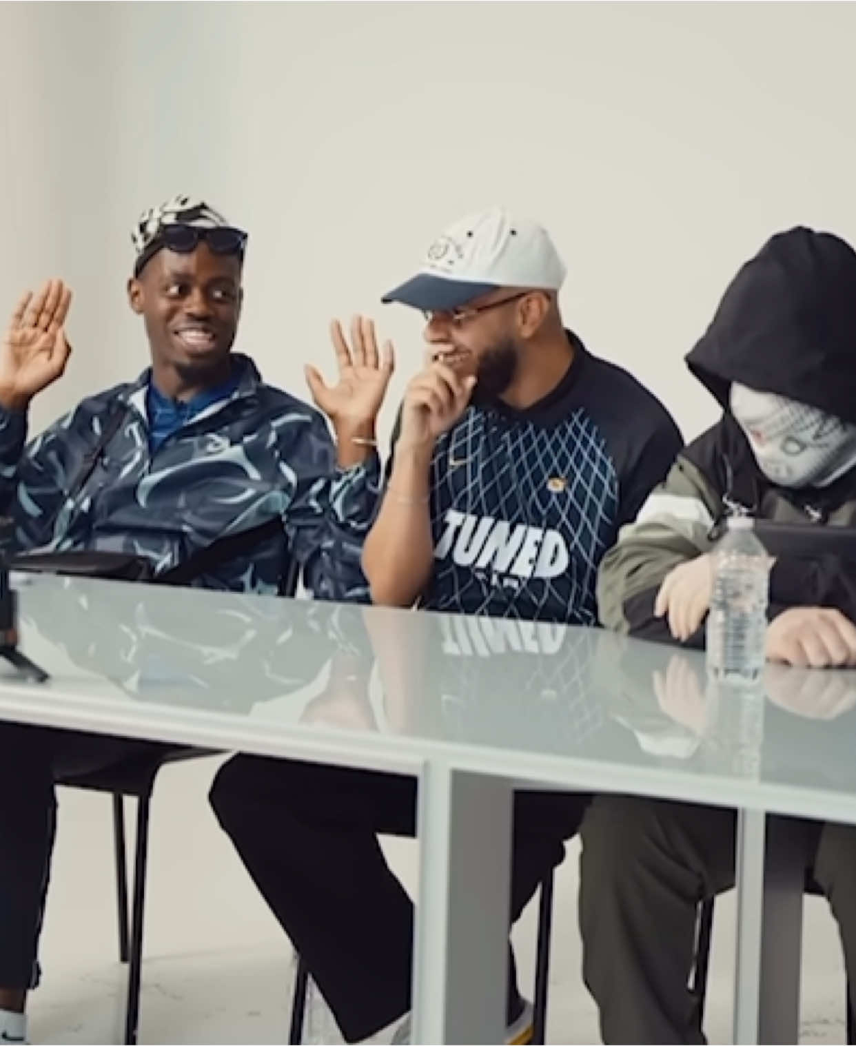 NOUVELLE VIDÉO QUI EST LE VRAI RAPPEUR AVEC MES FRÉROTS @Nico 🧢 @Zepeck MAINTENANT DISPONIBLE !  #SauvagerieGang 