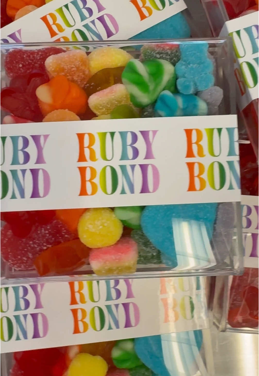 Our classic rainbow candy board is a sweet, chewy, colorful dream. Packing in a reusable acrylic box, it’s the ultimate gift —or treat—for yourself 🫶 #rubybond #candy #candyboard #candybox #letsmakeacandyboard #luxurygifts #luxurygift 