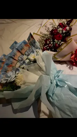 My mommy got me bouquets luv herr🩷 #fyp #bouquets #roses 