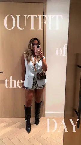 little fun skirt for Sunday funday in London Town🤪 #OOTD #outfitinspo #miniskirt 