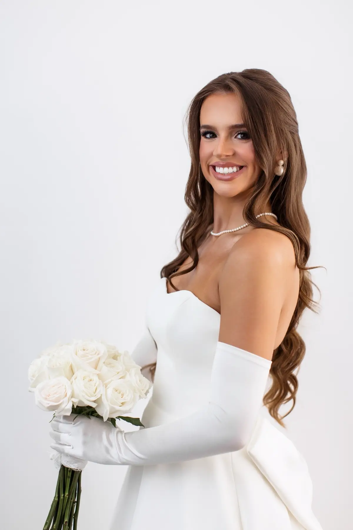 #bridalportraits #bridalportraitinspo #bride #maybride #2025bride #vabride #bridetobe #classicbride #timelessbride #bridallooks #bridalstyle #weddingtiktok #weddingdress #bridaltok #springwedding #bride #classybridallook #heirloombridalportraits #differentbridallooks #secondlookdress #stylingweddingdress 