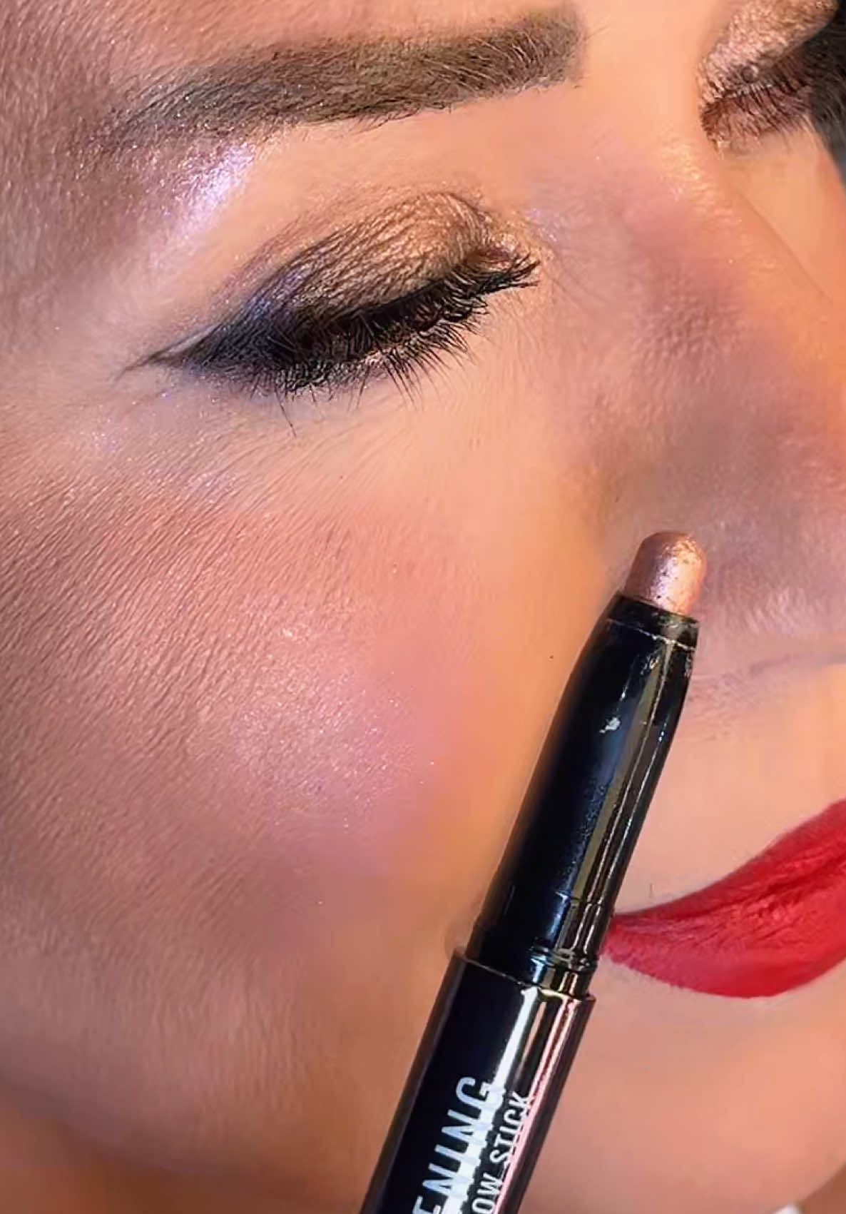 Did you try @Runway Rogue  Eyeshadow Stick Before??? Let me know if you tried them??? I  love Shimmery and Creamy  eyeshadow also long lasting without touch up, these sticks eyeshadow include all things I wanted 👌 ##fyp #runwayrogue ##eyeshadowlook #eyeshadowsticks #eyeshadow #makeuplook #BeautyTok #beautylover #shimmereyeshadow #makeupreview #MakeupRoutine 