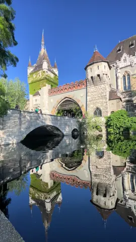Got a question about Budapest? Ask me now! #vajdahunyadcastle #budapest #welcometobudapest #visitbudapest #budapesttravel 