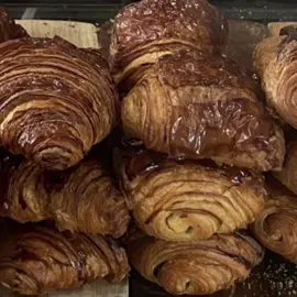 ‧₊˚✧ i need more perfumes that smell like this i’m obsessed #gourmand #gourmandperfume #bakery #dessert #cupcakes #baking #sweettreat #cookies #moodboard #aesthetic #pinterest #tumblr #chocolate #perfume #bodyspray #vanilla #niche #2000s #warm 