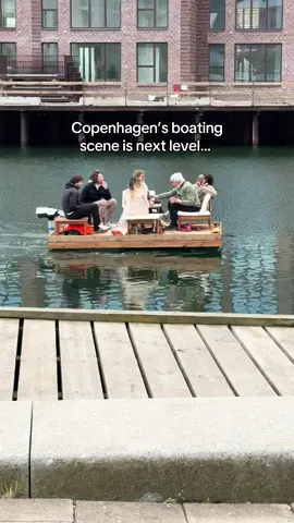 Serious question: how can I rent one of these floating living rooms?? 😗 #tiktokdk #denmark #copenhagen #københavn #canals #boat #boatlife #fyp 