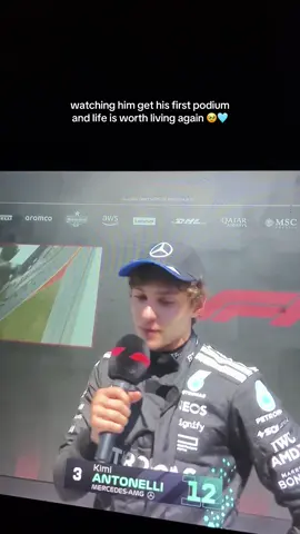 so proud of him! abis ini traktir makan-makan temen satu kelasnya ya, dik! #kimiantonelli #mercedesf1 #formula1 #canadagp #canadiangp #mercedesamg 