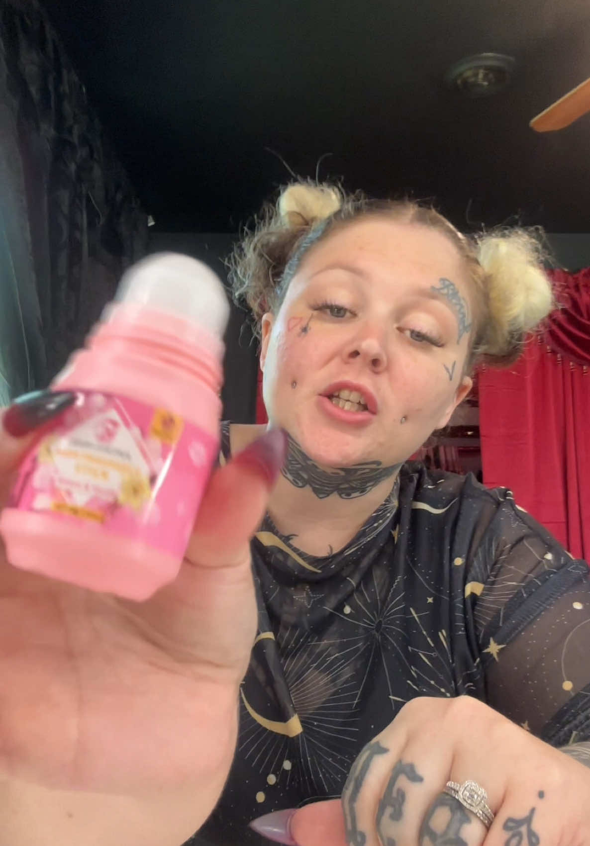 It’s summer, don’t have people smelling you from 5 ft away #deoderant #fypシ #smellgood #goodhygiene #womenshealth #getreadyroutine #tiktokshopfinds 