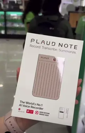 GRAVADOR DE VOZ PLAUD NOTE COM IA CHATGPT 64GB - CARVALL IMPORTS O Gravador de Voz Plaud Note NB-100 é a solução perfeita para quem busca qualidade profissional em captura de áudio e recursos inteligentes. Com 64GB de armazenamento, ele garante horas de gravação sem preocupações. DESTAQUES PRINCIPAIS: Tecnologia ChatGPT integrada para transcrições precisas e análise de conteúdo Design premium em prata, compacto e durável Compatível com Android e iOS, acompanha capa magnética para fixação no celular Gravações de alta qualidade para reuniões, aulas ou entrevistas GARANTIA E CONFIABILIDADE CARVALL IMPORTS: Produto 100% original com garantia contra defeitos Pós-venda excelente e suporte especializado Entrega rápida e segurança em sua compra Ideal para estudantes, jornalistas e profissionais que exigem precisão e tecnologia avançada em um gravador portátil.