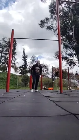 Representó lugares que ni miras cuando sales #street_life #street_workout #calistenia #power #trick #swing #geinger #scorpion #laizans #swing540 #barspins #sport #activelife #Fitness #fitnesslife #tornado360 calisthenic #streetworkout #streetfit #underground #croacas #rap #rapstar #latinflow #latino #underground #calistenia #street_workout #fitnes #fly #croacas #nutrition #nutrtitioncoach #coach #calisthenicpacho