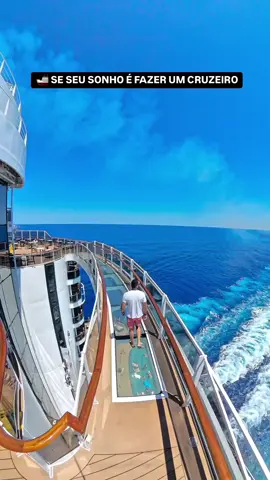 🚢💙 CRUZEIRO PELO CARIBE COM MENOS DE R$1000! Conteúdo Produzido Por 👉: @vemcomkevin Sonha em fazer um cruzeiro, mas acha que custa uma fortuna? Olha isso: encontrei cruzeiro no Caribe A PARTIR de R$919, com parcelamento em até 12x sem juros! 😱 E não é só isso… você pode levar 2 crianças de até 17 anos de graça no mesmo quarto! 🏝️ ❌ No Caribe, geralmente saem de Miami e Orlando (Port Canaveral). E na Europa, de cidades como Gênova, Barcelona e Veneza.  🛳️ O que tem no navio? ✨ Teatro gigantesco com shows, até versão do MasterChef! 🏄 Parque aquático com toboáguas, quadra de futebol e passarela de vidro sobre o mar! 🛏️ Cabines confortáveis (leve itens de mão, porque a mala chega depois na porta da cabine). 🎭 Festas todos os dias! Temática de branco, gala, tropical e até festa do fone de ouvido (silent party)! 🏋️‍♂️ Academia tecnológica + spa + cassino + salão de jogos! 🌅 Pôr do sol surreal no meio do mar! 🍕🍤 Comida liberada quase 24h: pizza, camarão, buffet infantil, café da manhã, almoço, jantar e até lanche da madrugada. 🍸 18 bares, 9 restaurantes, 6 piscinas — uma delas com borda infinita pro oceano! ⚠️ O que não está incluso: 🥤 Bebidas (salvo se contratar pacote) 🍽️ Restaurantes de especialidades 🚐 Excursões nos portos 📶 Internet Wi-Fi (vale comprar antes, é mais barato!) 🎰 Atividades extras como cassino, spa, fotos profissionais, aulas premium, etc. 💡 Dicas de ouro pra economizar: ✅ Leve garrafinha ou squeeze (tem água filtrada grátis nos restaurantes) ✅ Leve adaptador de tomada padrão europeu (2 pinos redondos) ✅ Compre os pacotes de internet, bebidas e excursões antecipados (bem mais barato que a bordo) ✅ Fique de olho nas promoções da MSC: às vezes o cruzeiro já vem com bebidas e Wi-Fi inclusos! 💥 Algumas rotas incluem parada na ilha privativa da MSC nas Bahamas, com alimentação inclusa na ilha! 🌴  👀 Precisa de visto americano, tá? E no próprio site da MSC você pode simular COM ou SEM PASSAGEM AÉREA. 👉 Gostou? Salva essa dica e me conta: quem você levaria pro Caribe? 🌊🥂 Gostou? Nos siga para mais dicas e conteúdos! 😍 👉@ondedevoirbrasil 👉@ondedevoirbrasil 👉@ondedevoirbrasil Créditos da Publi: @vemcomkevin #msc 