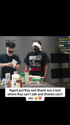 They both don’t know what to do 😭 #fyp #foryoupage #fypシ #twitch #live #trending #viral #agent00 #rayasianboy #shankscomics 