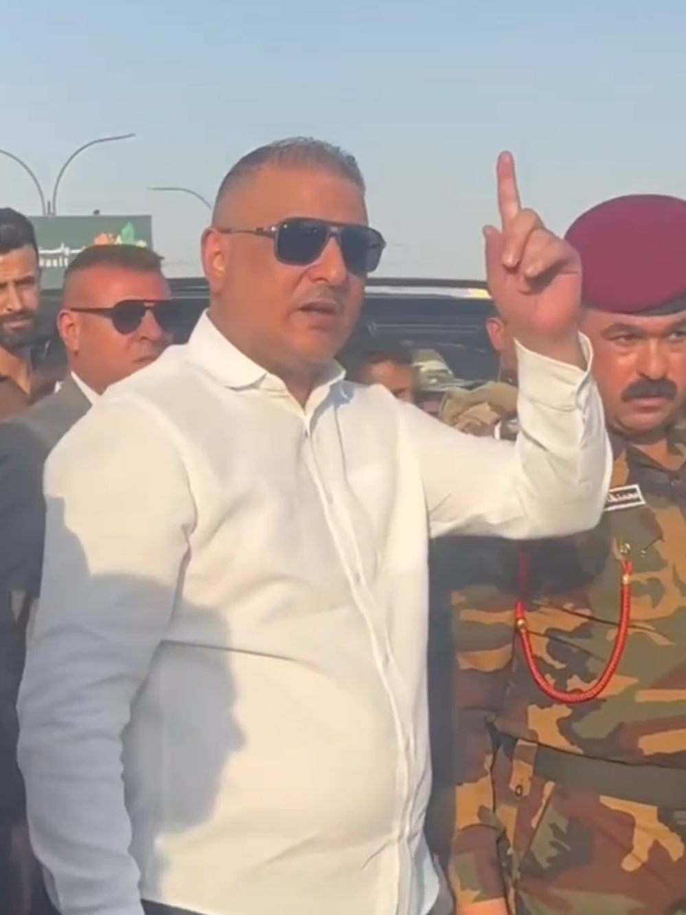 بعد أن اشتكى مواطنون عراقيون عائدون من إيران من مضاعفة أجرة النقل من المنفذ الحدودي إلى داخل العراق، محافظ واسط الدكتور محمد جميل المياحي يوجّه باتخاذ إجراءات فورية ضد المخالفين. #واسط_اجمل https://t.me/Wasit_Ajmal