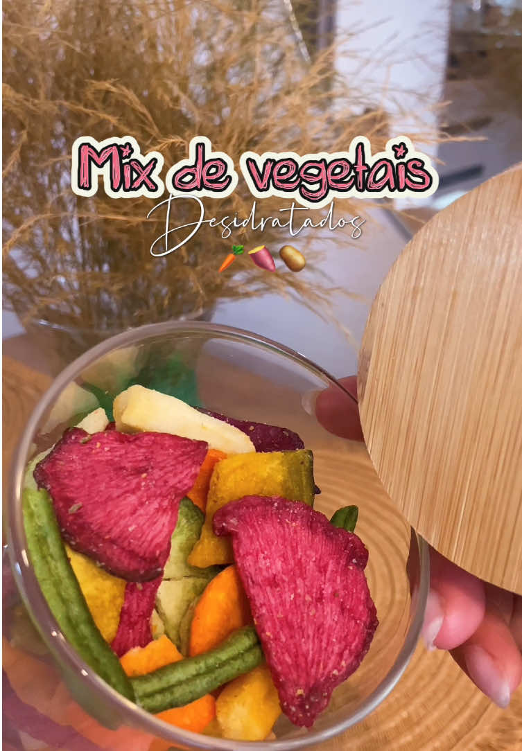 Mix de vegetais desidratados ✨ • Uma opção de snack saudável  • Um aperitivo para te acompanhar nos dias corridos  LEMBRANDO QUE: eles não substituem os vegetais de uma refeição 💡 #vegetais #legumes #legumesdesidratados #mixdelegumes #dieta #alimentacaosaudavel #nutricionista #nutricao 