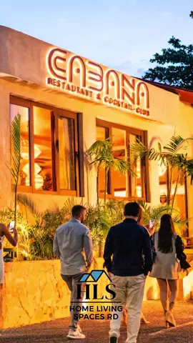 ✨¡Descubre este increíble restaurante que visitamos!✨ Ambiente acogedor, sabores únicos y una experiencia gastronómica que no te puedes perder. 🍸Y lo mejor: si eres huésped en una de nuestras unidades de Home Living Spaces, presenta tu código o tu tarjeta de membresía digital (te la enviamos por WhatsApp y también está en el alojamiento)… ¡y recibirás un cóctel de bienvenida totalmente GRATIS, cortesía del restaurante y de nosotros! Y si tu grupo es de 8 o más huéspedes la recogida y llevada a este restaurante va por  nuestra cuenta 🌟🫶🏻.. Porque en Home Living Spaces no solo te alojamos… ¡creamos experiencias mágicas e inolvidables! #HomeLivingSpaces #ExperienciaHomeLiving #CóctelDeBienvenida #Recomendado